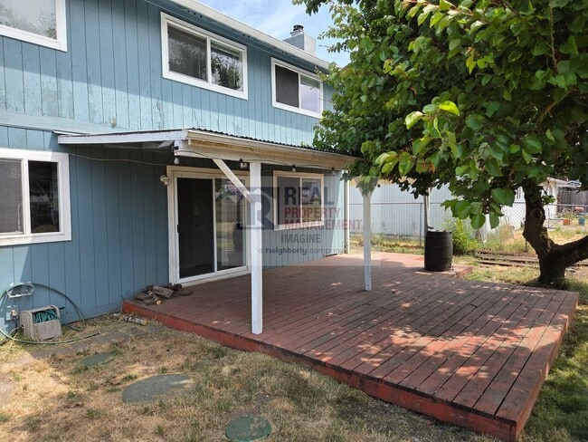 Building Photo - Recently remodeled 3 bedroom, 2.5 bath home