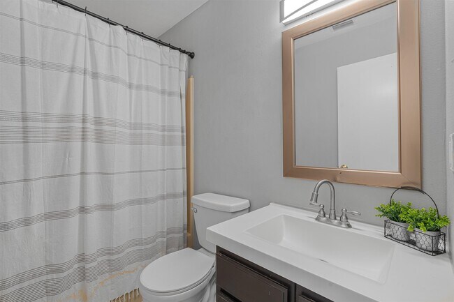 Building Photo - 1629 Sweden Ln
