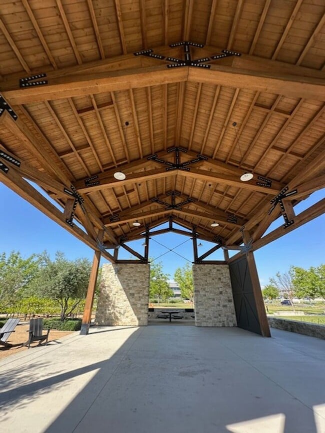 Building Photo - $2,395 Tesoro Viejo Gorgeous 2 Bed + Offic...
