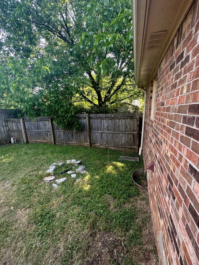 Building Photo - Cute 2 Bed 2.5 Bath House Near MTSU!