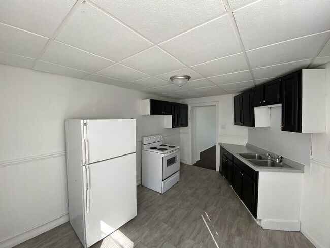 Building Photo - 714 W Clarke Ave