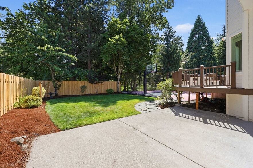 Building Photo - 12404 SE Blaine Dr