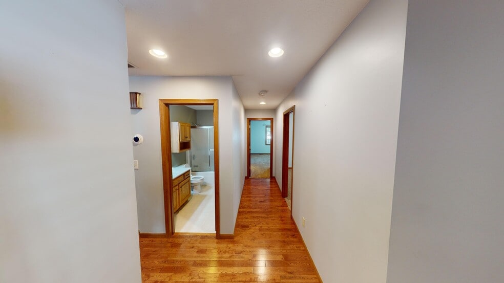 Building Photo - 3209 Sequoia Dr