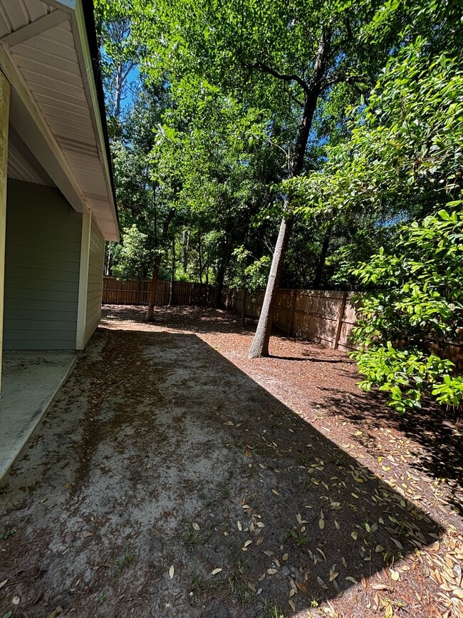 Building Photo - 715 Truman St