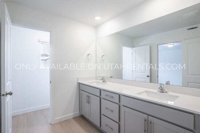 Building Photo - 4941 Willowstone Dr