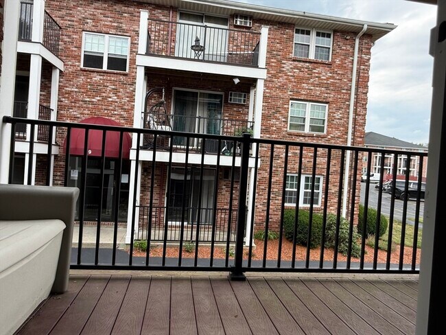 Building Photo - 11 Kenmar Dr