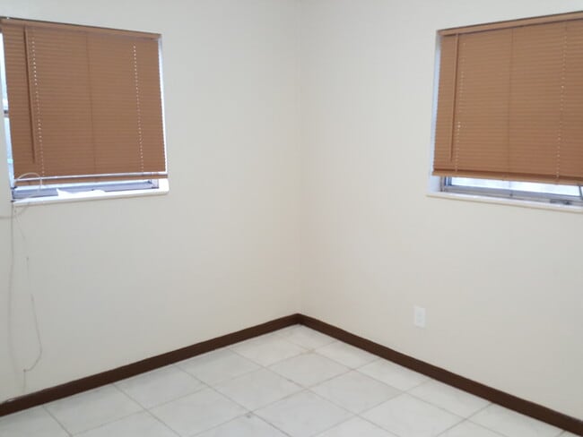 Building Photo - 1721 NW 27th Terrace