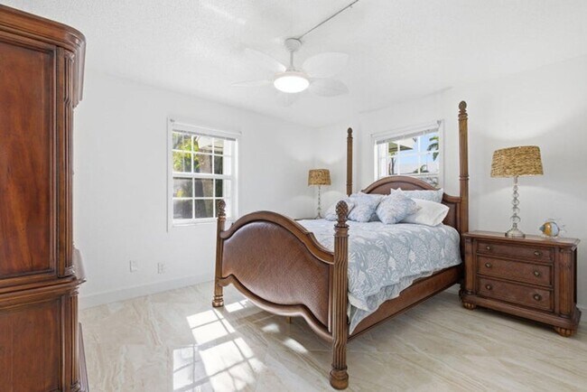 Building Photo - 1050 Sugar Sands Blvd