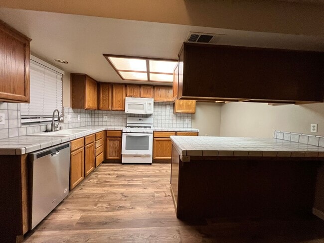 Building Photo - Beautiful 2 Story 5 BD 3 BA Home