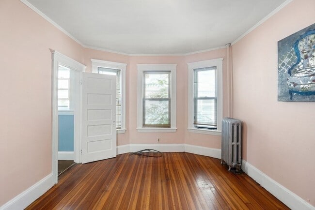 Building Photo - 318 Concord St