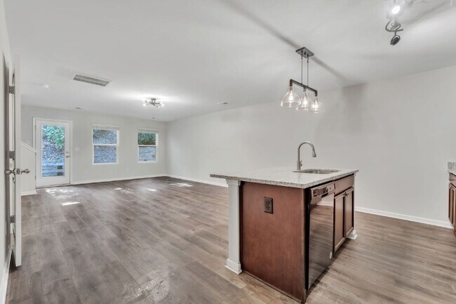 Building Photo - Stylish 3BR, 2.5BA Townhome with Loft and ...