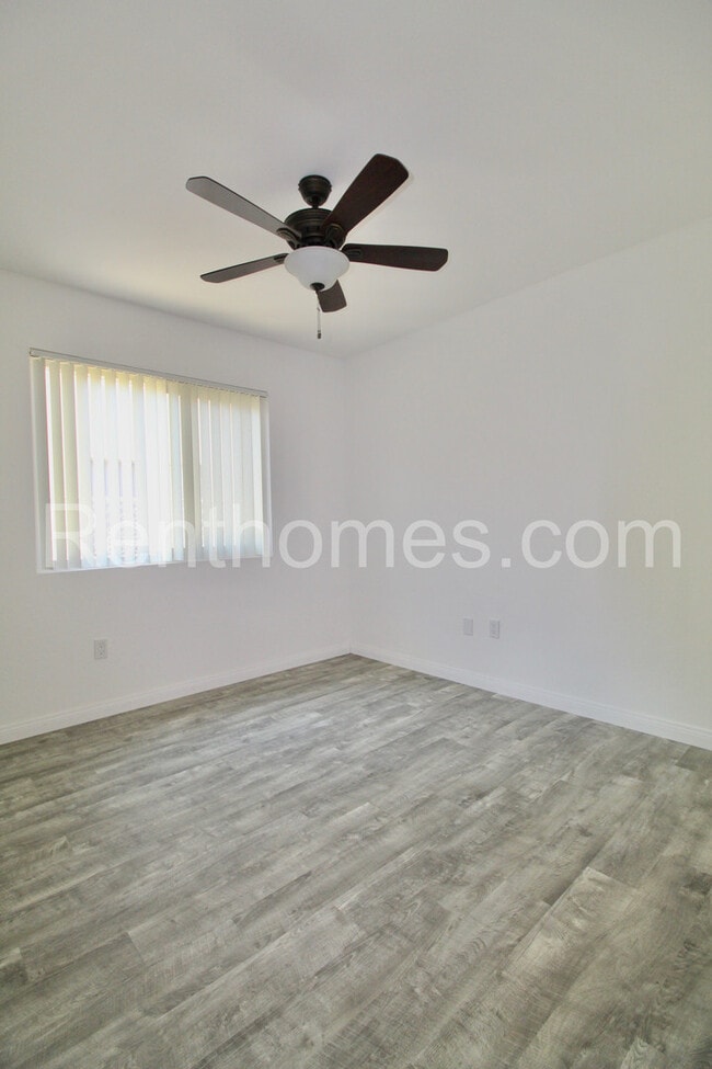 Building Photo - 11327 Linares St
