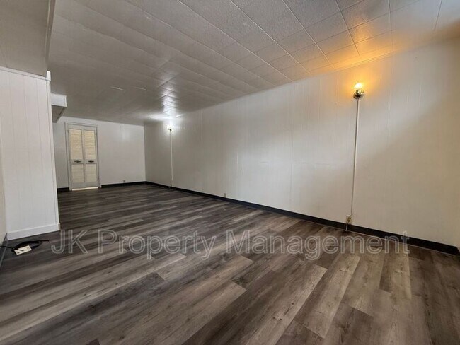 Building Photo - 3810 9th Ave S