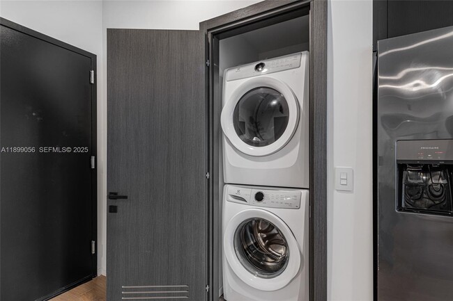 Building Photo - 398 NE 5th St