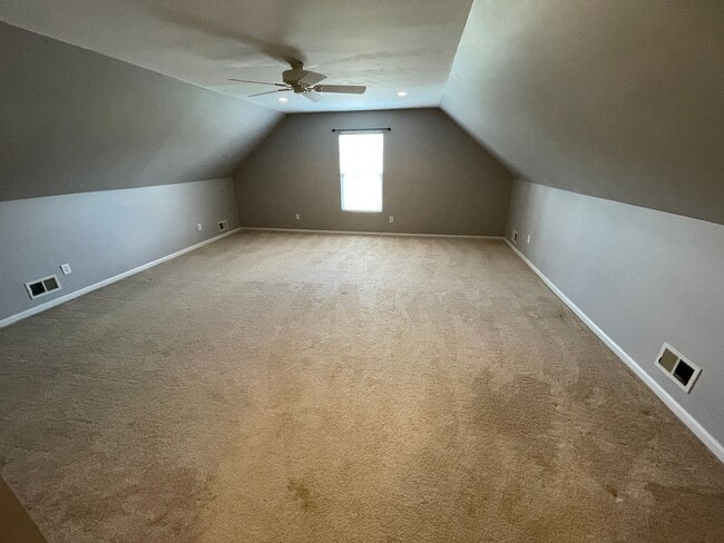 Building Photo - Amazing Home East Jefferson Co For Lease