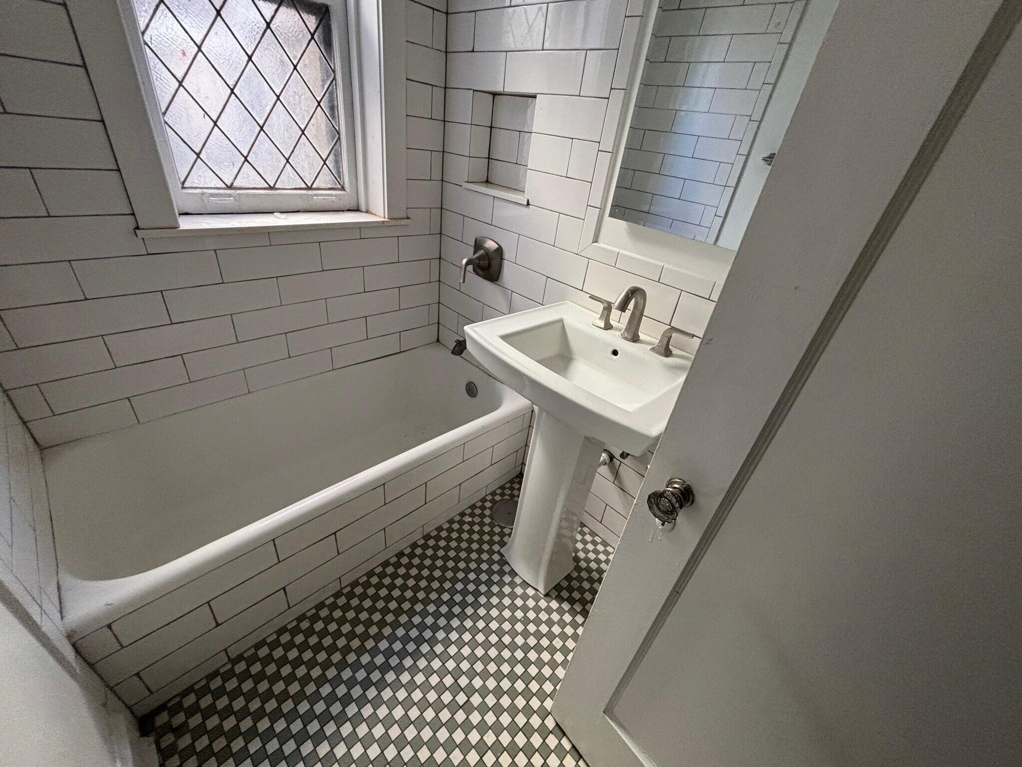 Building Photo - 544 Sheridan Rd