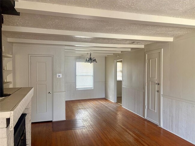 Building Photo - 4913 N Independence Ave