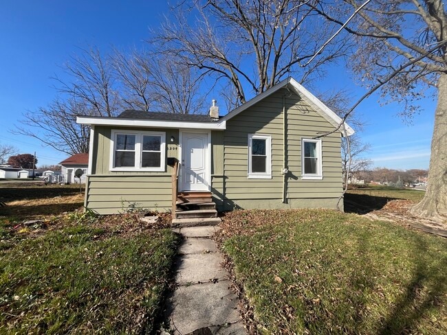 Building Photo - 1204 N Park St