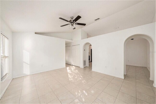 Building Photo - 1020 Brenton Leaf Dr