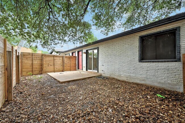 Building Photo - 4802 W Wind Trail