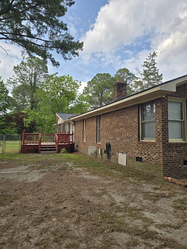 Building Photo - 401 Pecan St