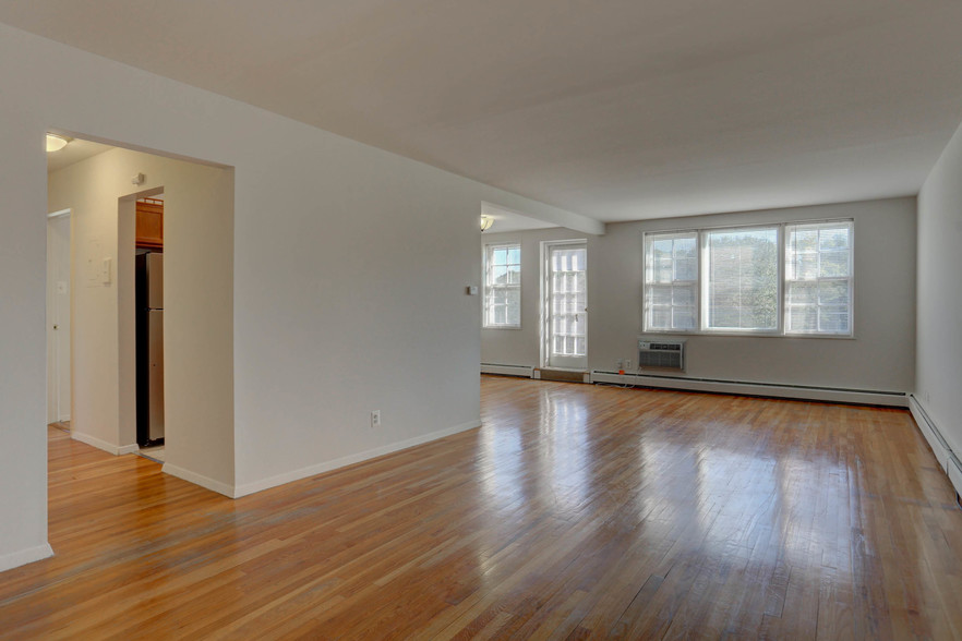 Open Living Room! - Barrcrest Apartment Homes