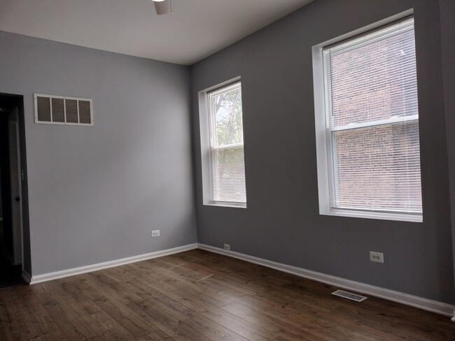 Building Photo - 5139 S Loomis Blvd