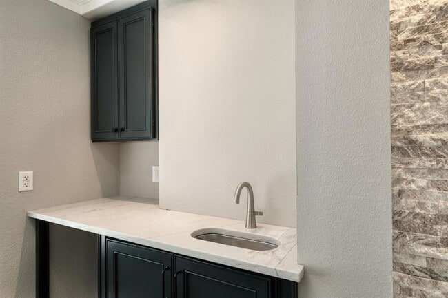 Building Photo - 2801 Adelen Ln