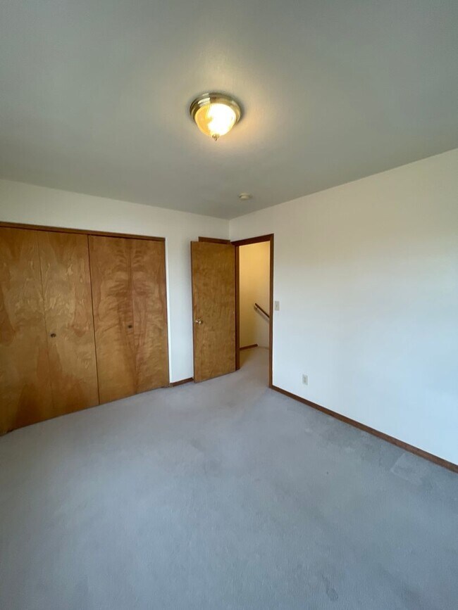 Building Photo - 573 7th St