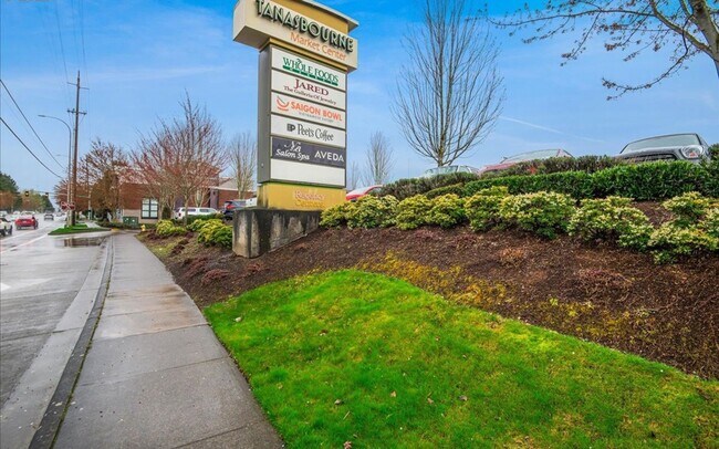 Building Photo - Bright 2BR / 2BA End-Unit Tanasbourne Condo w/ High Ceilings, Gas Fireplace, Private Balcony + At...