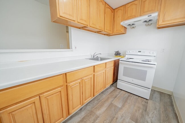 Building Photo - 1467 Russell/2880A&amp;B Sacramento