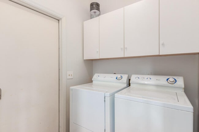 Building Photo - 15647 E Richwood Ave