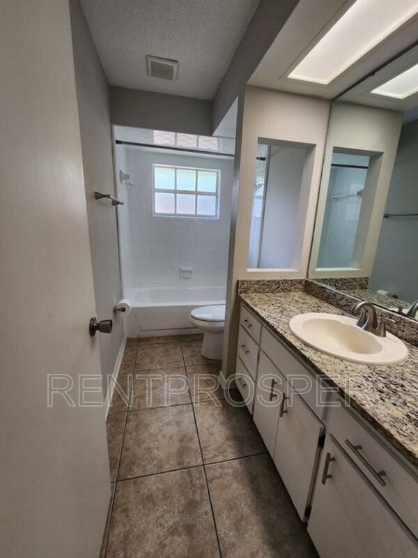 Building Photo - 360 Vincent Dr