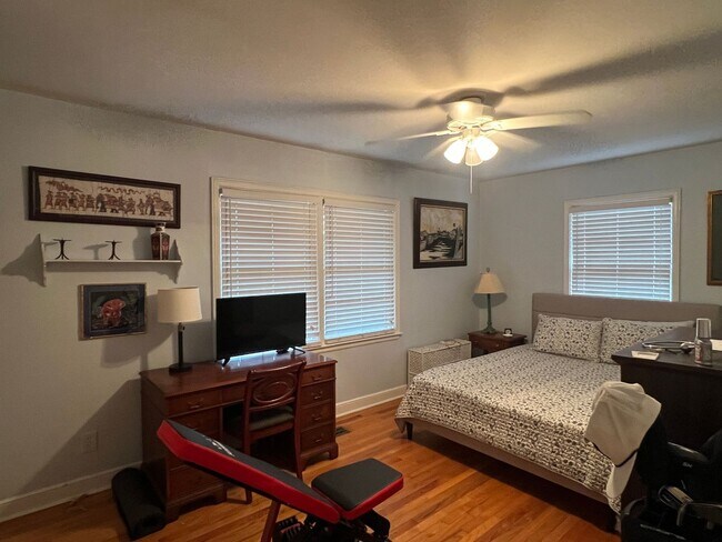 Building Photo - Cute Home in Midtown