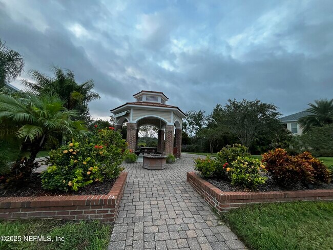 Building Photo - 169 Sunset Cir N