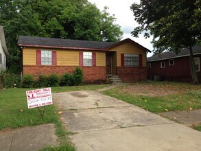 Building Photo - 2613 12th Ave N