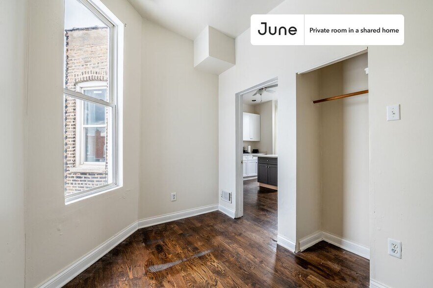 Building Photo - Private bedroom in 3 bed/1 bath Home