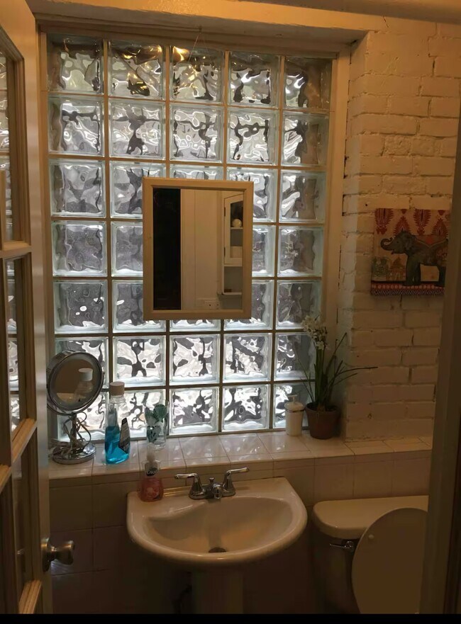 Building Photo - 119 W 80th St