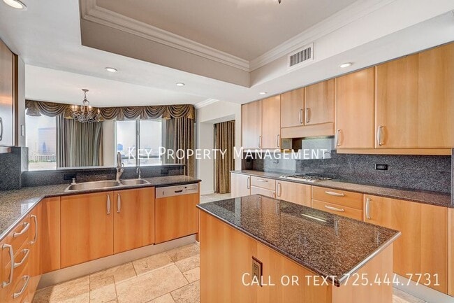 Building Photo - 3 BEDROOM 3 BATH LUXURY HIGH RISE CONDOMIN...