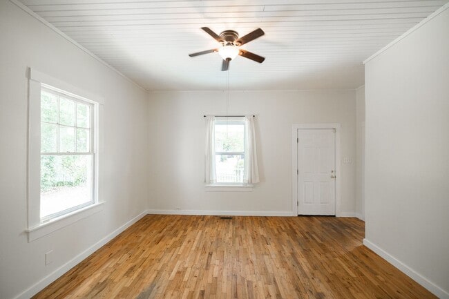 Building Photo - 1273 E Broad St