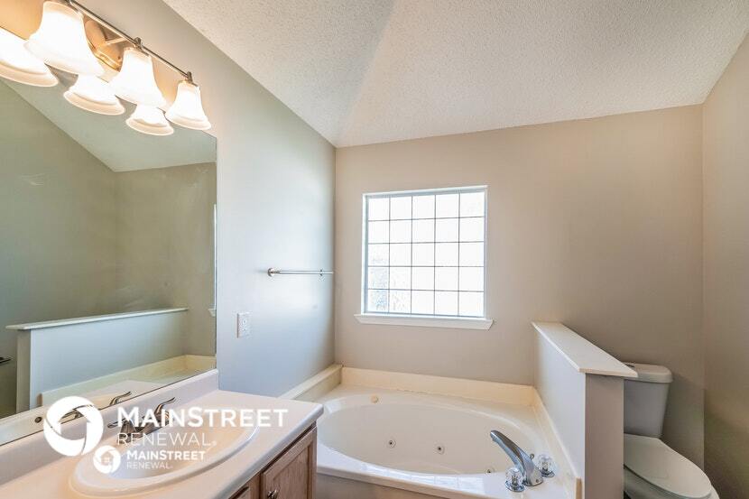 Building Photo - 4928 Madison Cir