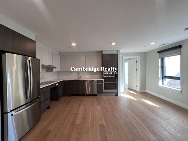 Building Photo - 8 Central St