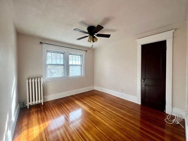 Building Photo - 672 Sumner Ave