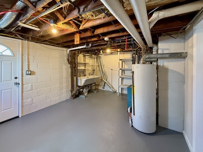 Building Photo - 191 Hobart Ave