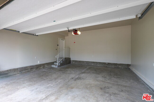 Building Photo - 2210 Manning Ave