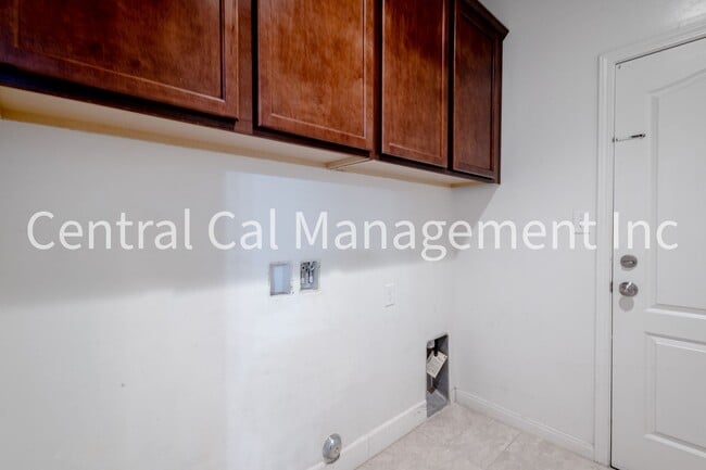 Building Photo - 4 Bedroom, 3 Bath Home in the Desired Southwest - $2595 per month!