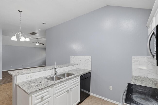 Building Photo - 605 Inverleith Cir