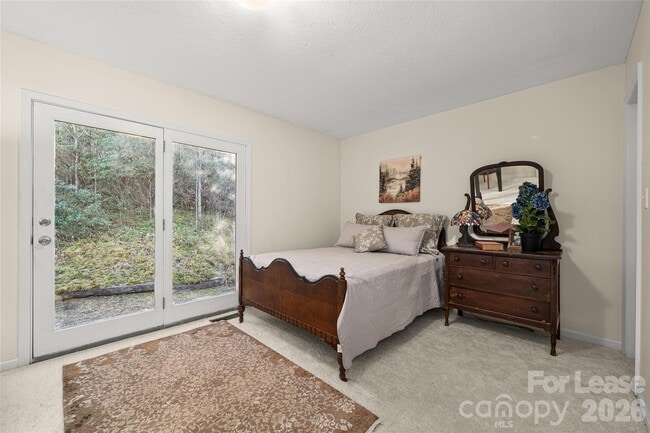 Building Photo - 73 The Old Run Rd