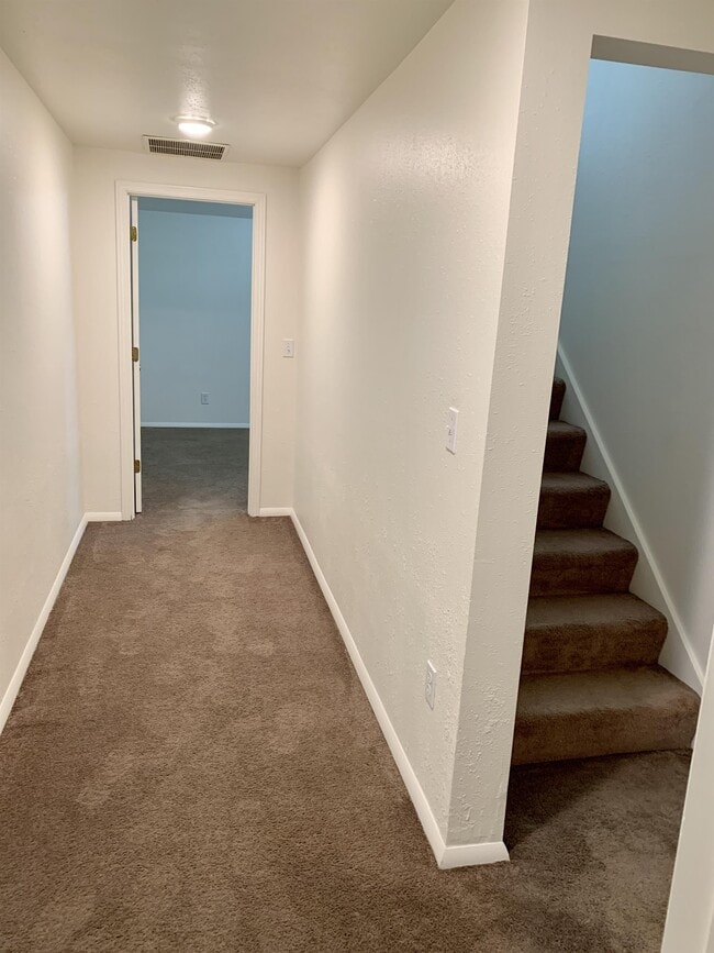 Building Photo - 3895 Kitt Dr