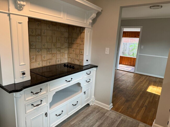 Building Photo - 3 Bedroom 2 Bathroom Single Family Home in Upper Arlington